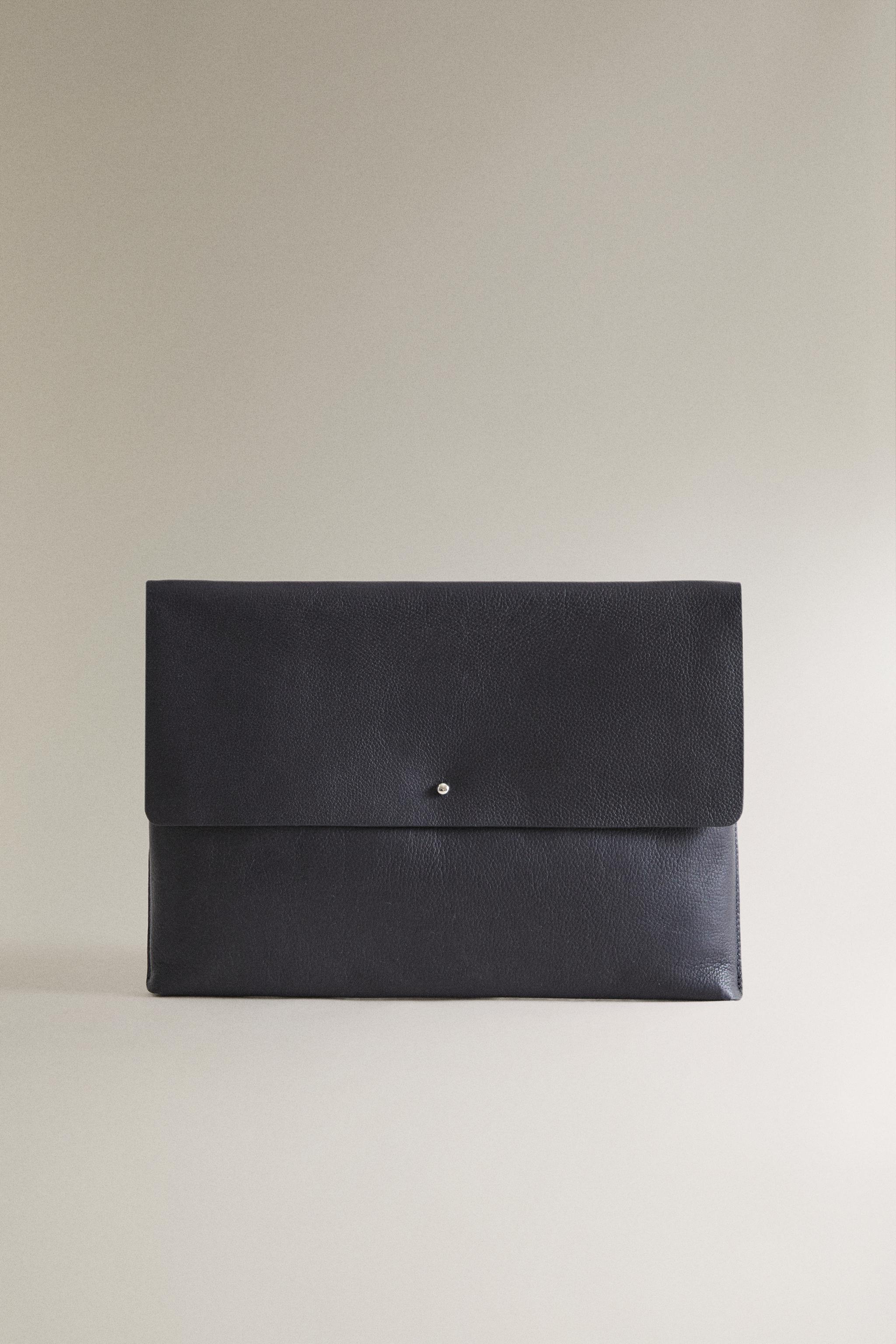 LEATHER BUTTON CASE